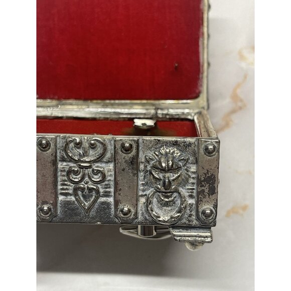 Vintage Music Box Treasure Chest with Lion's Head Made In Japan Fuji Working - Picture 14 of 14